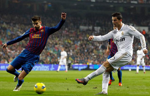 Cristiano Ronaldo left-foot shot, with Gerard Piqué trying to block it in Real Madrid vs Barcelona