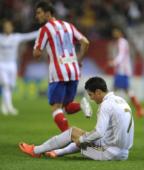 Cristiano Ronaldo appears to be injured, as he complains about some pain on his leg