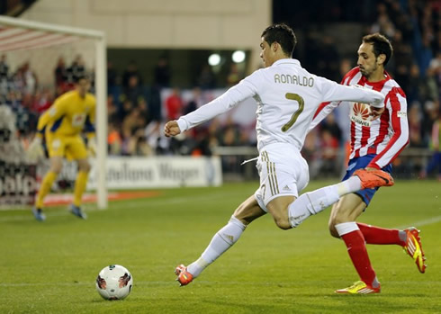 Cristiano Ronaldo great effort down the line, in order to make a left foot cross to Atletico Madrid's area