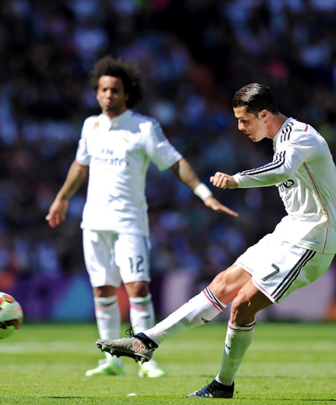 Cristiano Ronaldo first free-kick goal of the season in 2014-2015