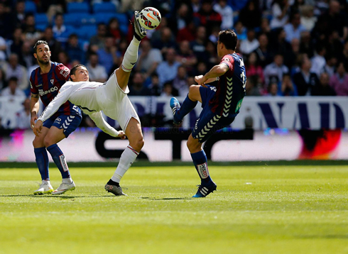 Cristiano Ronaldo flexibility display, stretching his right leg to reach the ball