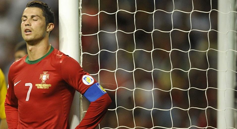 Cristiano Ronaldo with his eyes closed and leaning against a post, in Portugal 3-0 Azerbaijan, for the FIFA World Cup 2014 qualification stage