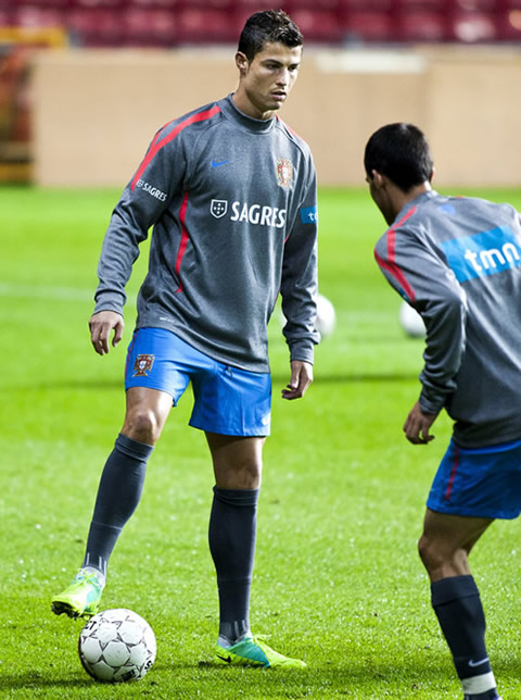 Cristiano Ronaldo receiving the ball in the match against Denmark