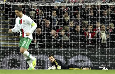 Cristiano Ronaldo runs away back to his side, in Portugal vs Denmark