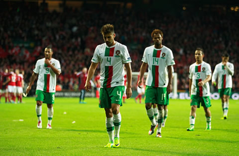 The Portuguese National Team leaving the field with heads down