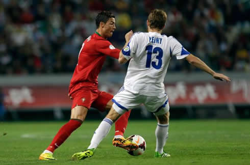 Cristiano Ronaldo trying to find space in Portugal 1-1 Israel, in 2013