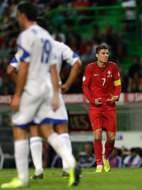 Cristiano Ronaldo strange gesture during the match between Portugal and Israel, played in Lisbon