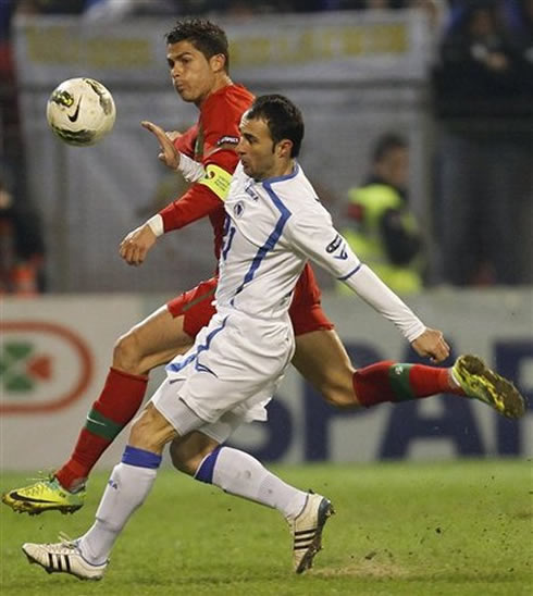 Cristiano Ronaldo trying to gain position to receive the ball