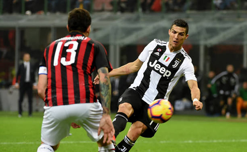 Cristiano Ronaldo scores Juventus second goal in San Siro, in 2-0 win against AC Milan