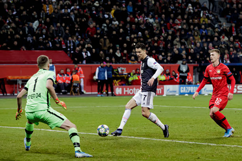 Cristiano Ronaldo scoring Juventus goal against Bayer Leverkusen