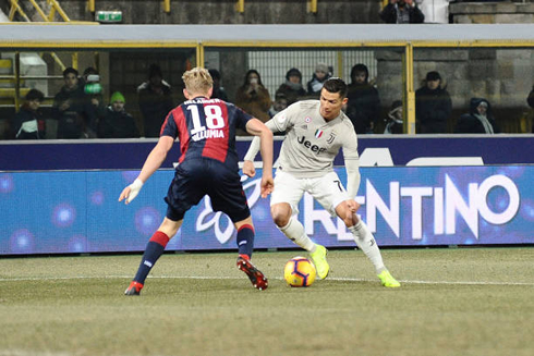 Cristiano Ronaldo in a dribbling move in Bologna 0-2 Juventus in 2019