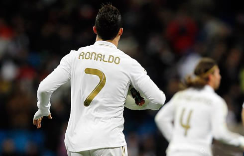 Cristiano Ronaldo game photo from behind, in Real Madrid vs Levante, in La Liga 2011-2012