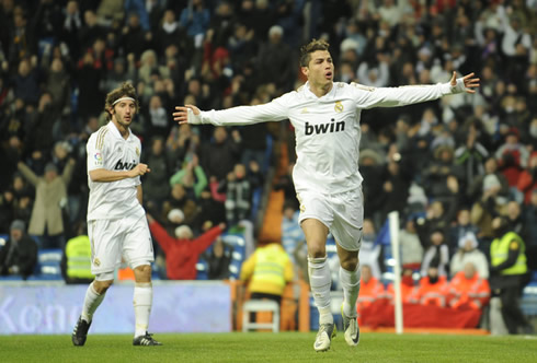 Cristiano Ronaldo opens his arms and starts running to celebrate in the Santiago Bernabéu in Real Madrid vs Levante, in 2012