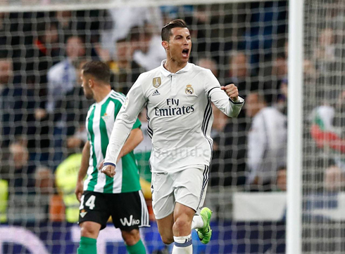 Cristiano Ronaldo clenches his fists after equalizing for Real Madrid
