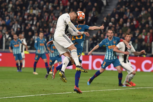 Cristiano Ronaldo scores from a header in Juventus vs Atletico Madrid for the UCL