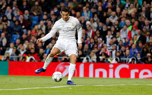 Cristiano Ronaldo scoring the opener in Real Madrid vs Wolfsburg in 2016