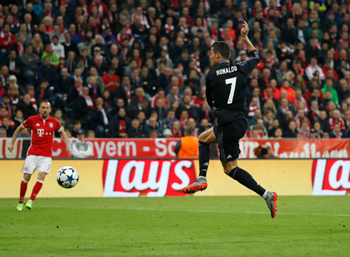 Cristiano Ronaldo first touch finish in Bayern Munich 1-2 Real Madrid