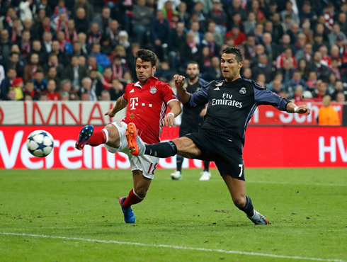 Cristiano Ronaldo toe-poke finish to score Real Madrid second goal of the night against Neuer and Bayern Munich