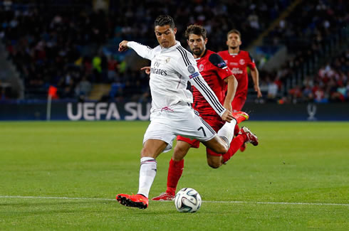 Cristiano Ronaldo left-foot strike in Real Madrid vs Sevilla, for the UEFA Super Cup trophy