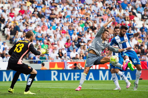 Cristiano Ronaldo finishes off a Bale a cross with his left foot