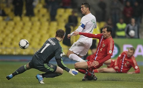 Cristiano Ronaldo goalscoring attempt in Russia 1-0 Portugal, for the 2014 WC group stage