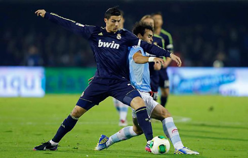 Cristiano Ronaldo using his body to protect the ball from an opponent in Celta de Vigo vs Real Madrid, for the Copa del Rey 2012-2013