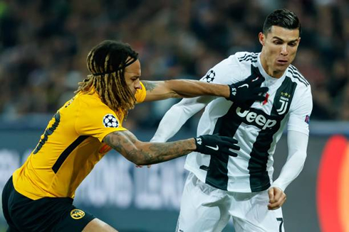 Cristiano Ronaldo being pushed out of the way in Young Boys vs Juventus