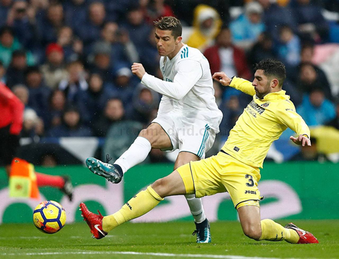 Cristiano Ronaldo strikes with this right foot in Real Madrid 0-1 Villarreal in 2018