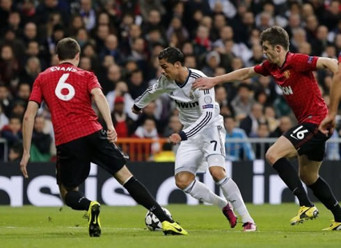 Michael Carrick pushing Cristiano Ronaldo, as he attempts to guard the Portuguese player, in Real Madrid vs Manchester United at the Santiago Bernabéu, in 2013