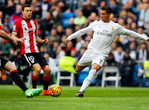 Cristiano Ronaldo first goal in Real Madrid 4-2 Athletic Bilbao, for La Liga 2015-2016