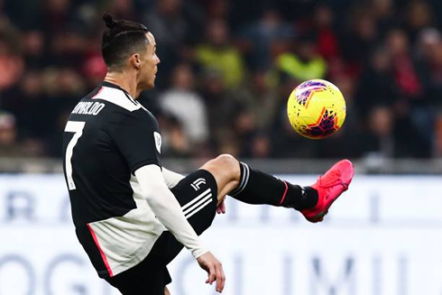 Cristiano Ronaldo ball control in a game for Juventus