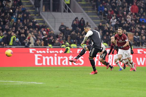 Cristiano Ronaldo converting the penalty-kick in AC Milan 1-1 Juventus