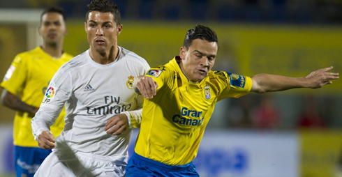 Cristiano Ronaldo pushing a defender on his back, in Las Palmas vs Real Madrid