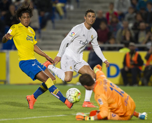 Cristiano Ronaldo sees his shot being blocked by the goalkeeper, in Las Palmas 1-2 Real Madrid