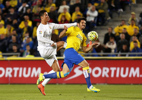 Cristiano Ronaldo charges a Las Palmas opponent in his back, in La Liga 2015-2016