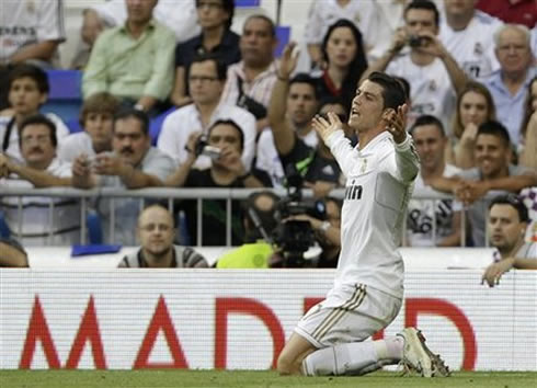 Cristiano Ronaldo on his knees, waving at the referee in Real Madrid vs Mallorca for the Spanish League in 2012