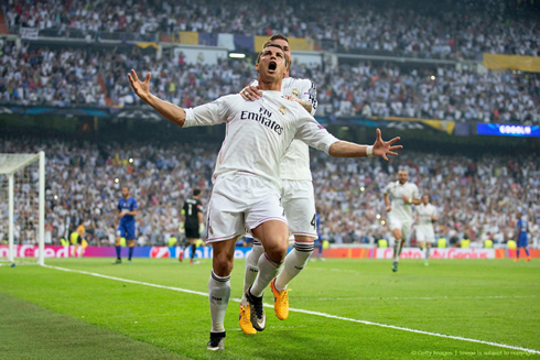 Cristiano Ronaldo runs wild around the Bernabéu after scoring the 1-0 against Juventus