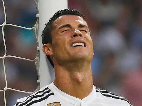 Cristiano Ronaldo puts his head against the post and cries in Real Madrid vs Juventus