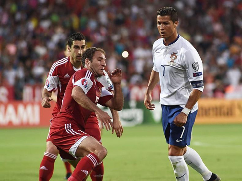 Cristiano Ronaldo watching the ball closely in Armenia 2-3 Portugal, in 2015