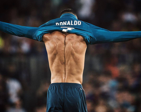 Cristiano Ronaldo back muscles definition