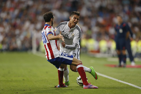 Cristiano Ronaldo being fouled by Juanfran, in Real Madrid 1-2 Atletico Madrid