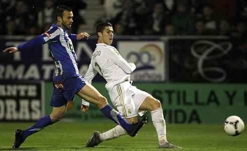 Cristiano Ronaldo shooting with his left foot