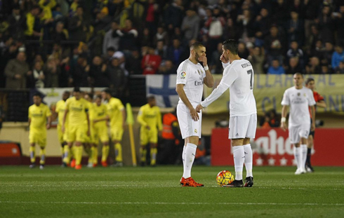 Benzema and Cristiano Ronaldo talking to each other after Real Madrid concedes a goal