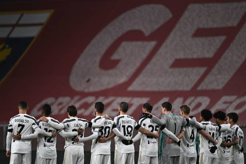 Cristiano Ronaldo and his Juventus teammates paying one minute of respect