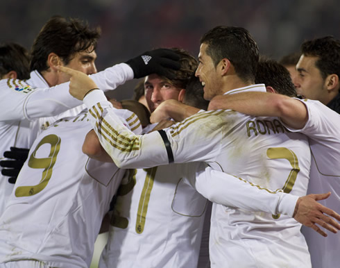 Real Madrid players hugs while celebrating a goal, with Kaká, Benzema, Sergio Ramos, Callejón Ronaldo, Xabi Alonso and Arbeloa