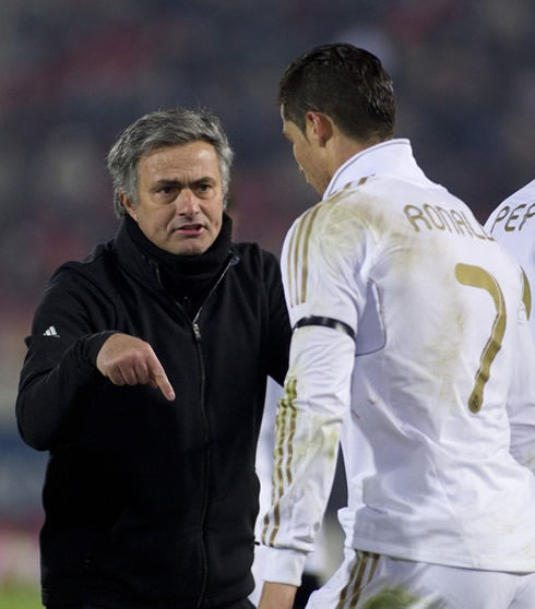 José Mourinho gives Cristiano Ronaldo tactic indications in Mallorca vs Real Madrid