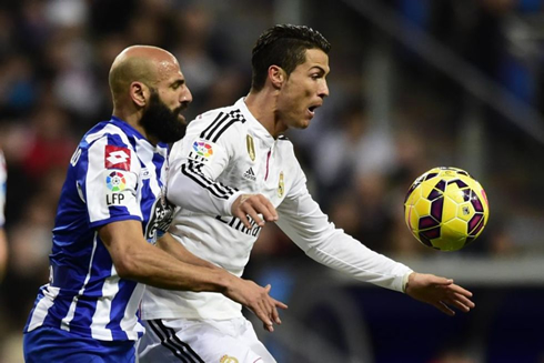 Cristiano Ronaldo vs Manuel Pablo, in Real Madrid 2-0 Deportivo