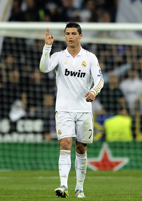 Cristiano Ronaldos raises his right hand