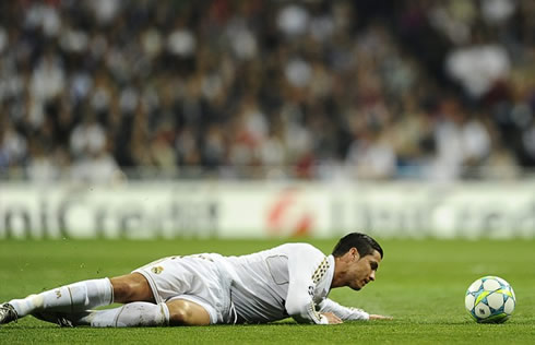 Cristiano Ronaldo falls into the ground near the ball