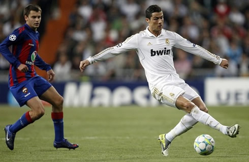 Cristiano Ronaldo controlling the ball with the outside part of his foot